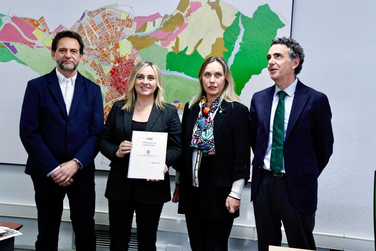 ©Ayto.Granada: La alcaldesa de Granada agradece la colaboracin de los colegios de Arquitectos y Aparejadores en la Ordenanza de la Edificacin aprobada en el pasado pleno